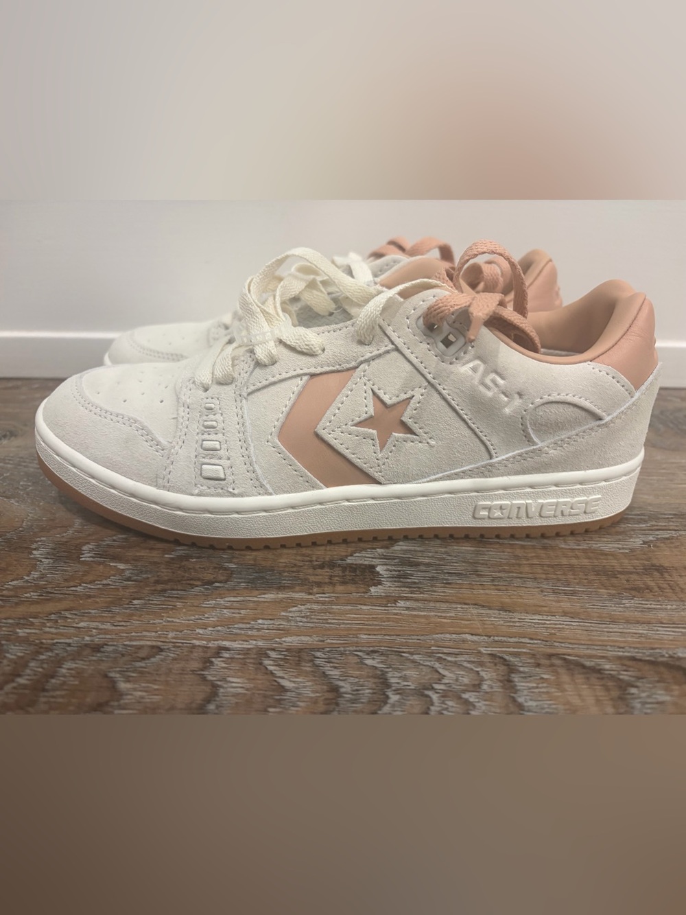 Converse Suede and leather Low-Top Sneakers in White and Blush, NWOB, Sz 8.5